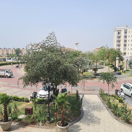 Lord Krishna Palace Vrindāvan Exterior photo