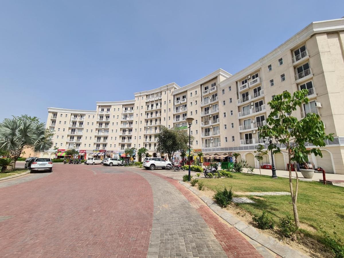 Lord Krishna Palace Vrindāvan Exterior photo